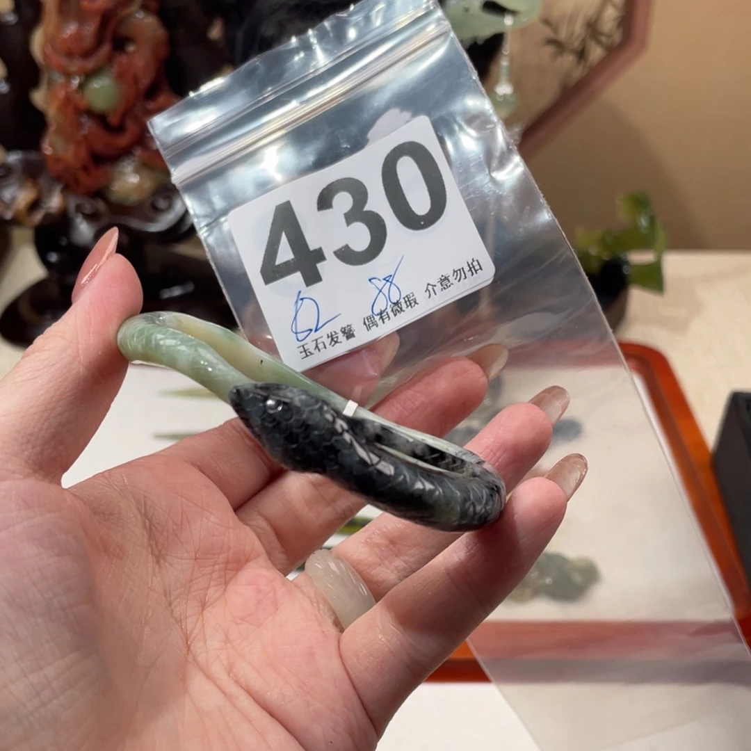 蛇纹石玉发饰未镶嵌么*