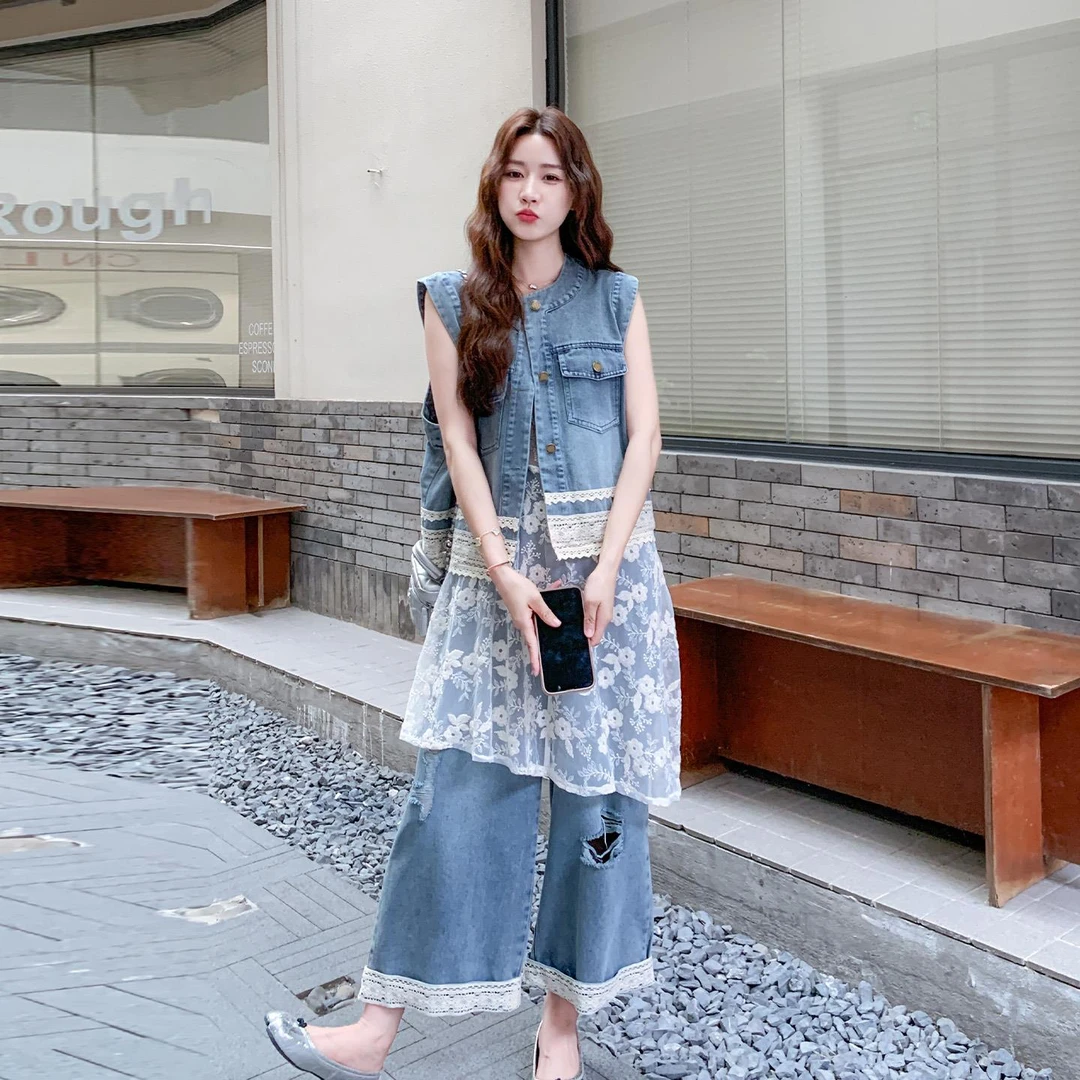 浅蓝色设计感无袖牛仔马甲套装女2025夏季刺绣蕾丝衫阔腿裤三件套