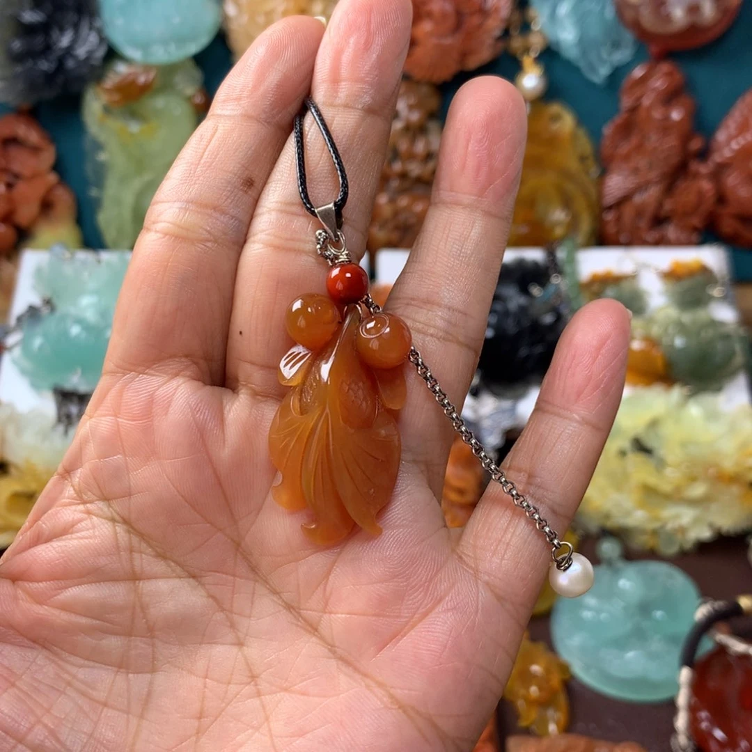 蛇纹石玉挂坠未镶嵌