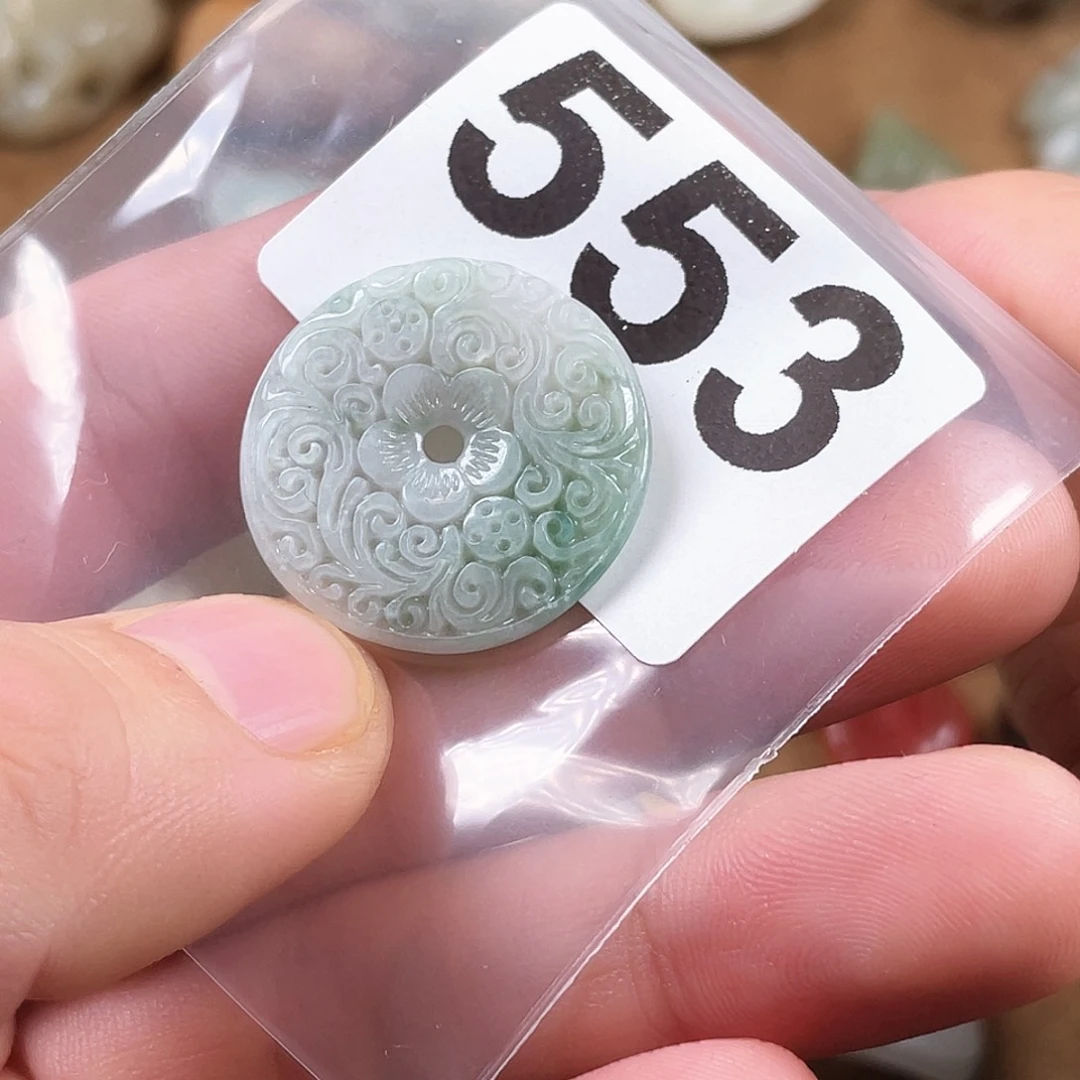 翡翠未镶嵌颈饰tyyu