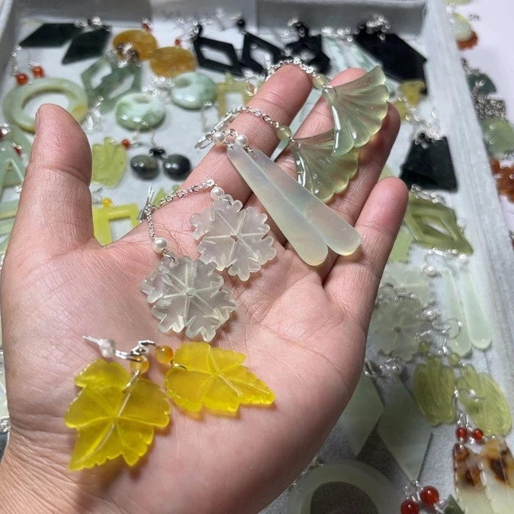 蛇纹石玉合金耳饰