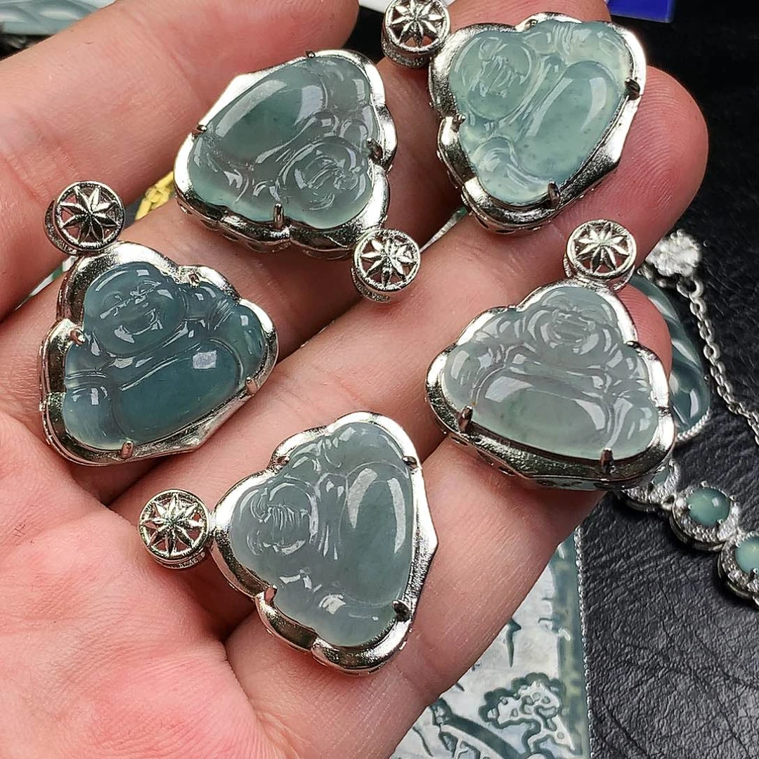 翡翠未镶嵌颈饰佛公一个