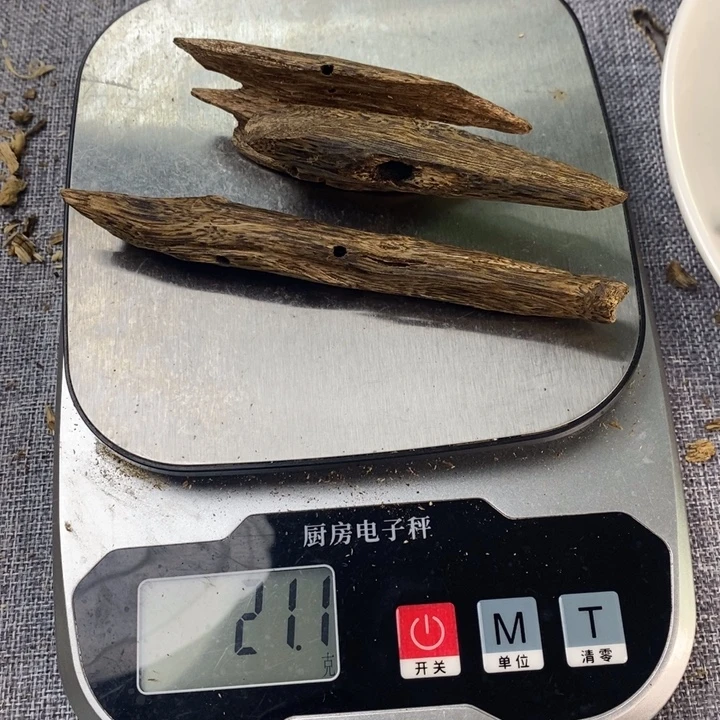 沉香碎屑沉香原材料