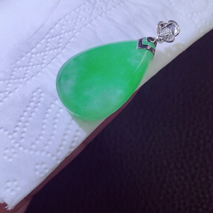 颈饰18K金镶嵌翡翠翡翠