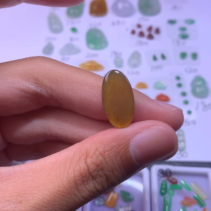 翡翠未镶嵌颈饰蛋