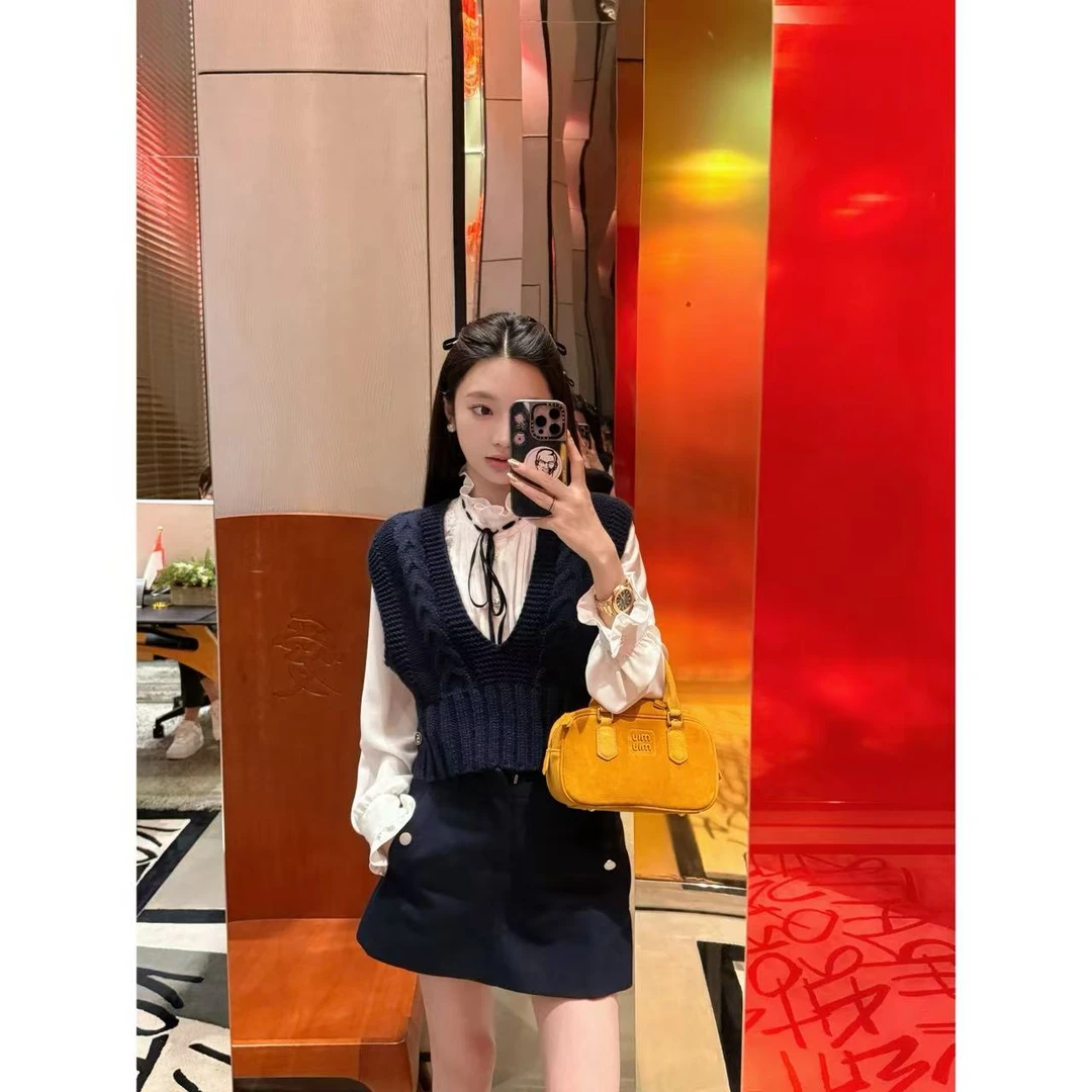 【盒子专享】左岸绒迹  薄款镂空大V领无袖拼接针织马甲