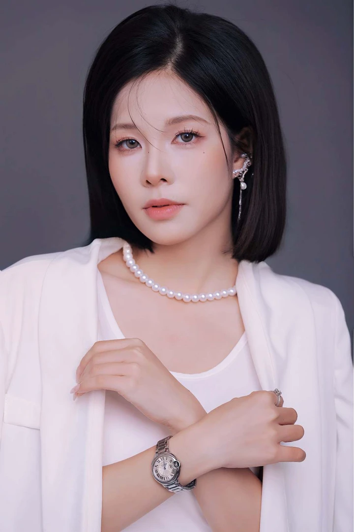2025新款手工真皮女包 白彩水桶b 白 1194