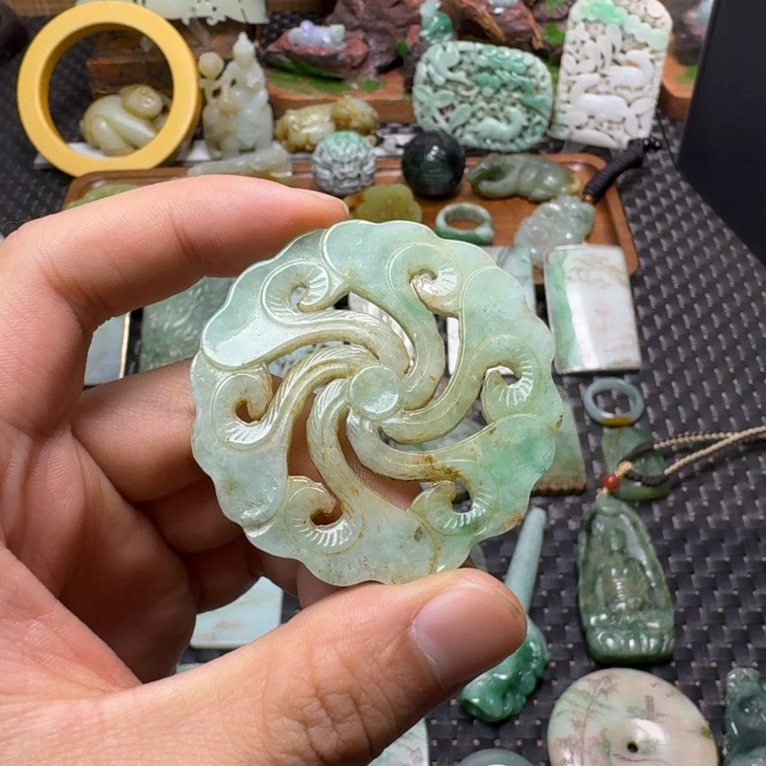 橄***树翡翠未镶嵌颈饰翡翠颈饰未镶嵌