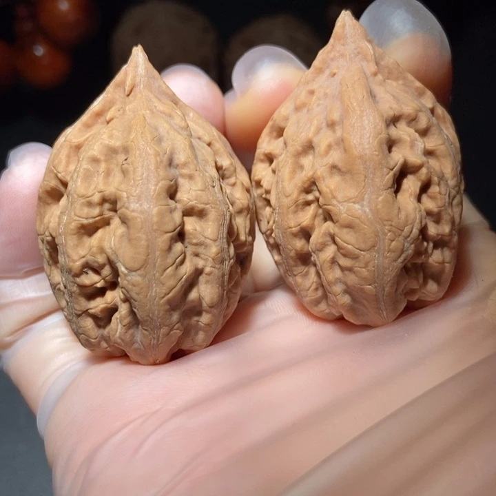 文玩核桃把件东北楸子小雪 52