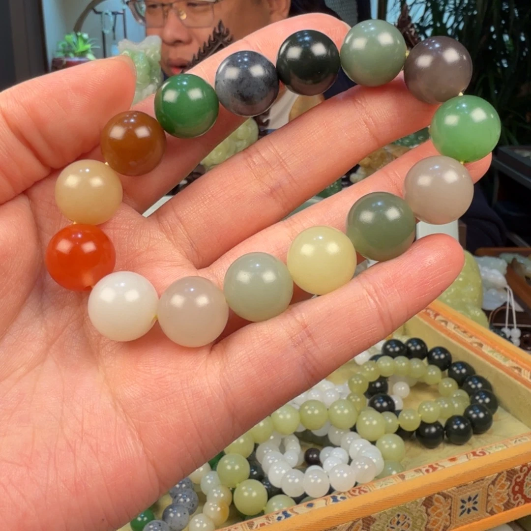 阿***骏和田玉未镶嵌颈饰