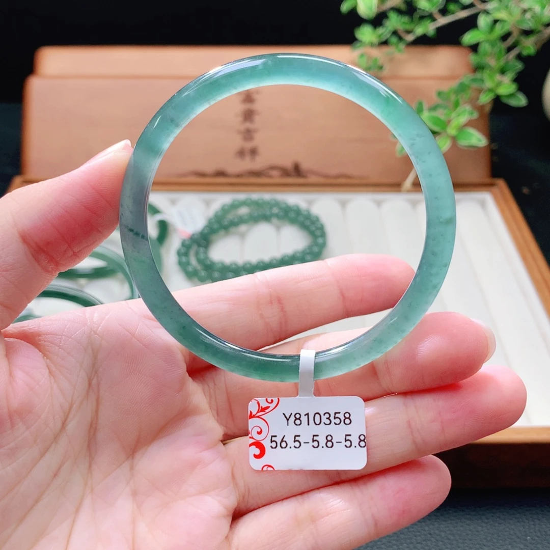 未镶嵌手镯（圆镯）翡翠