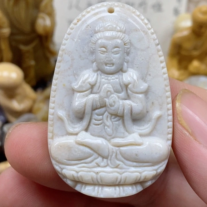 颈饰未镶嵌硅化珊瑚（珊瑚玉）