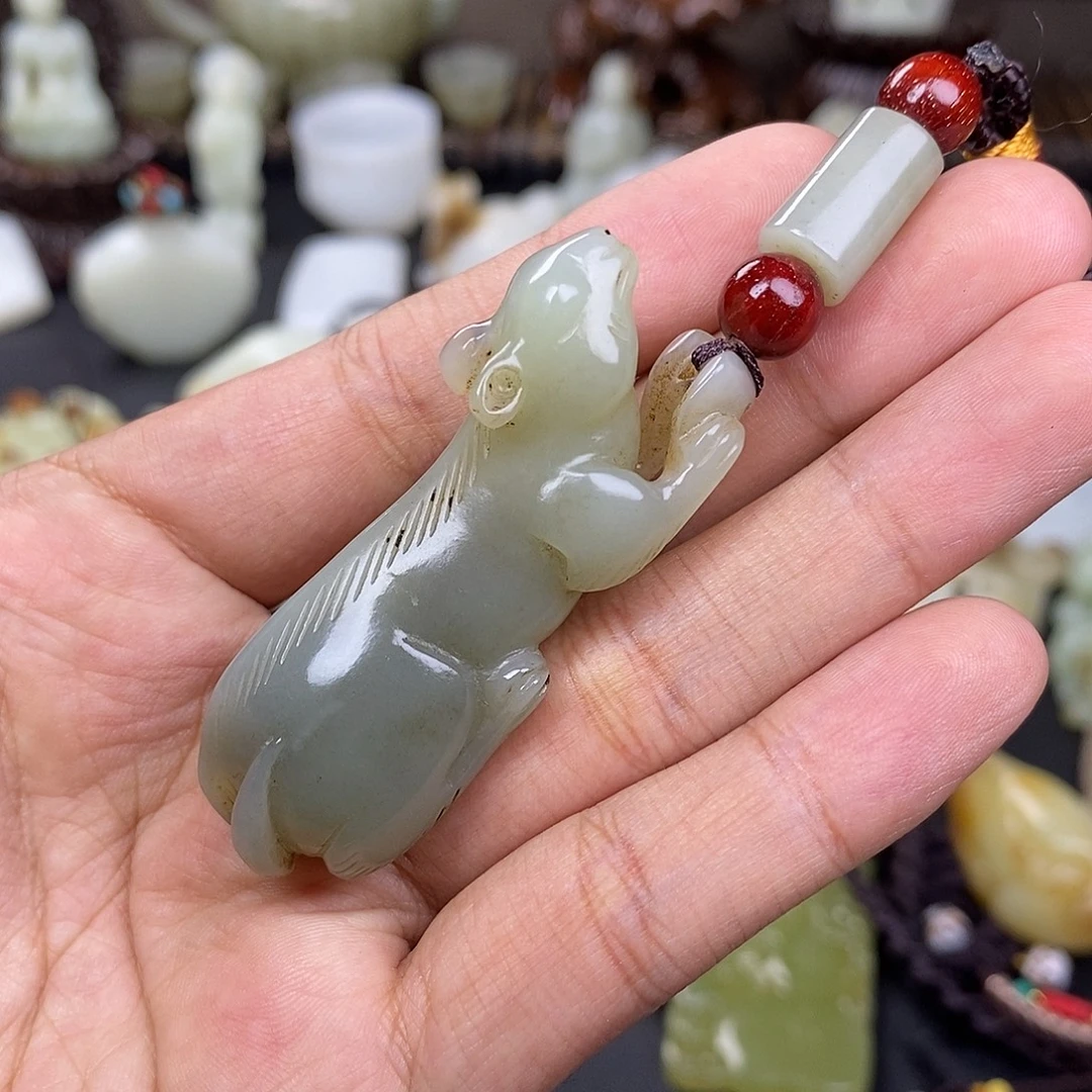 和田玉未镶嵌把件