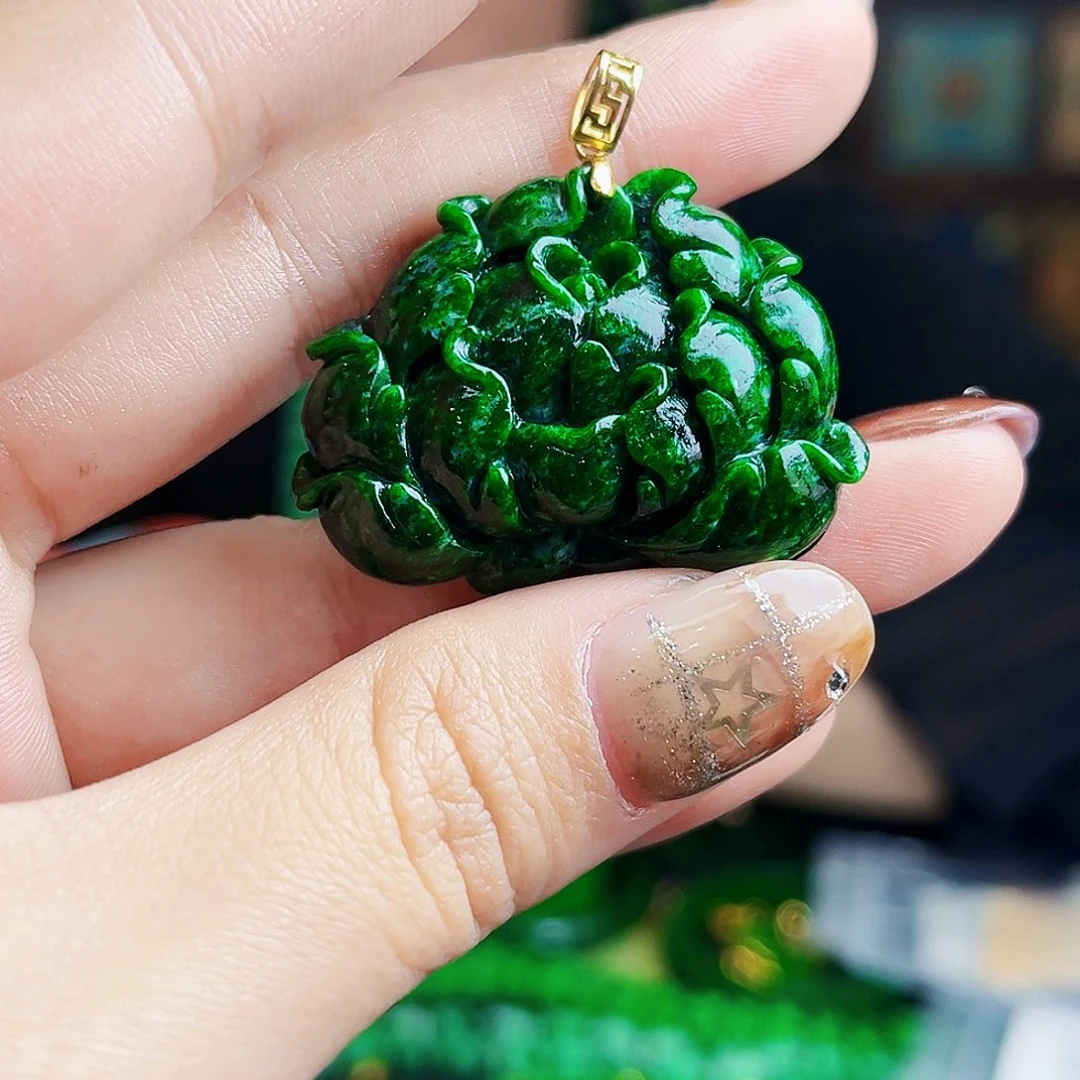 颈饰18K金镶嵌翡翠多样性