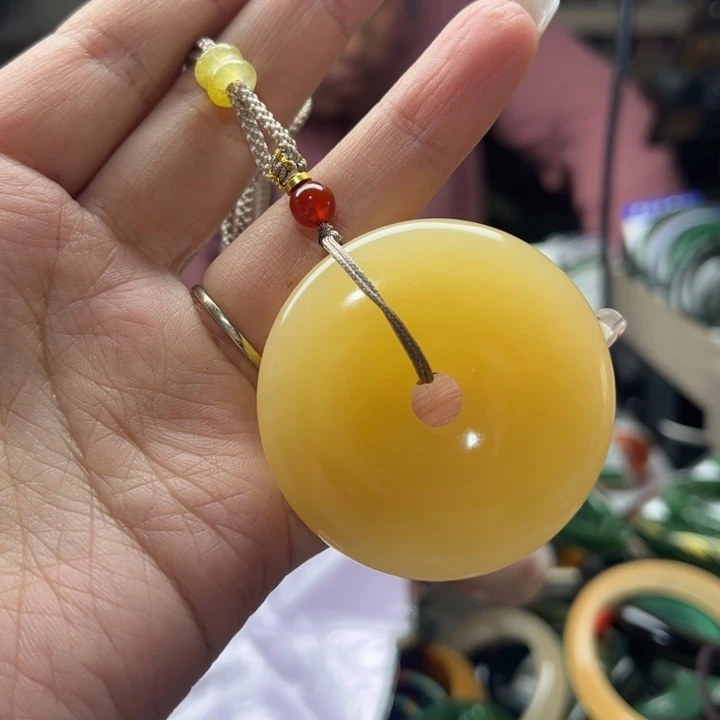 石英质玉未镶嵌颈饰
