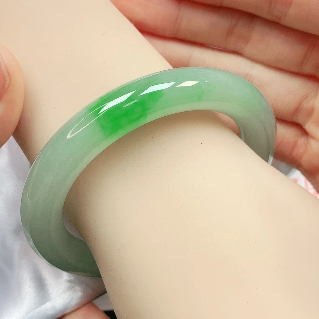 翡翠未镶嵌手镯翡翠手镯56圆强推！