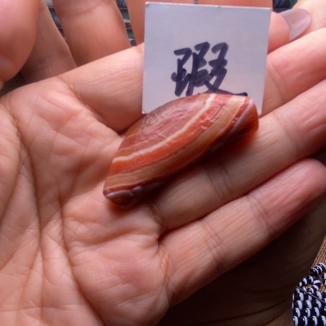 兔***子玛瑙/玉髓颈饰未镶嵌