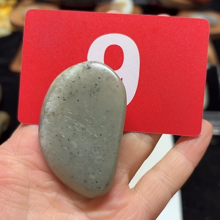 和田玉未镶嵌把件