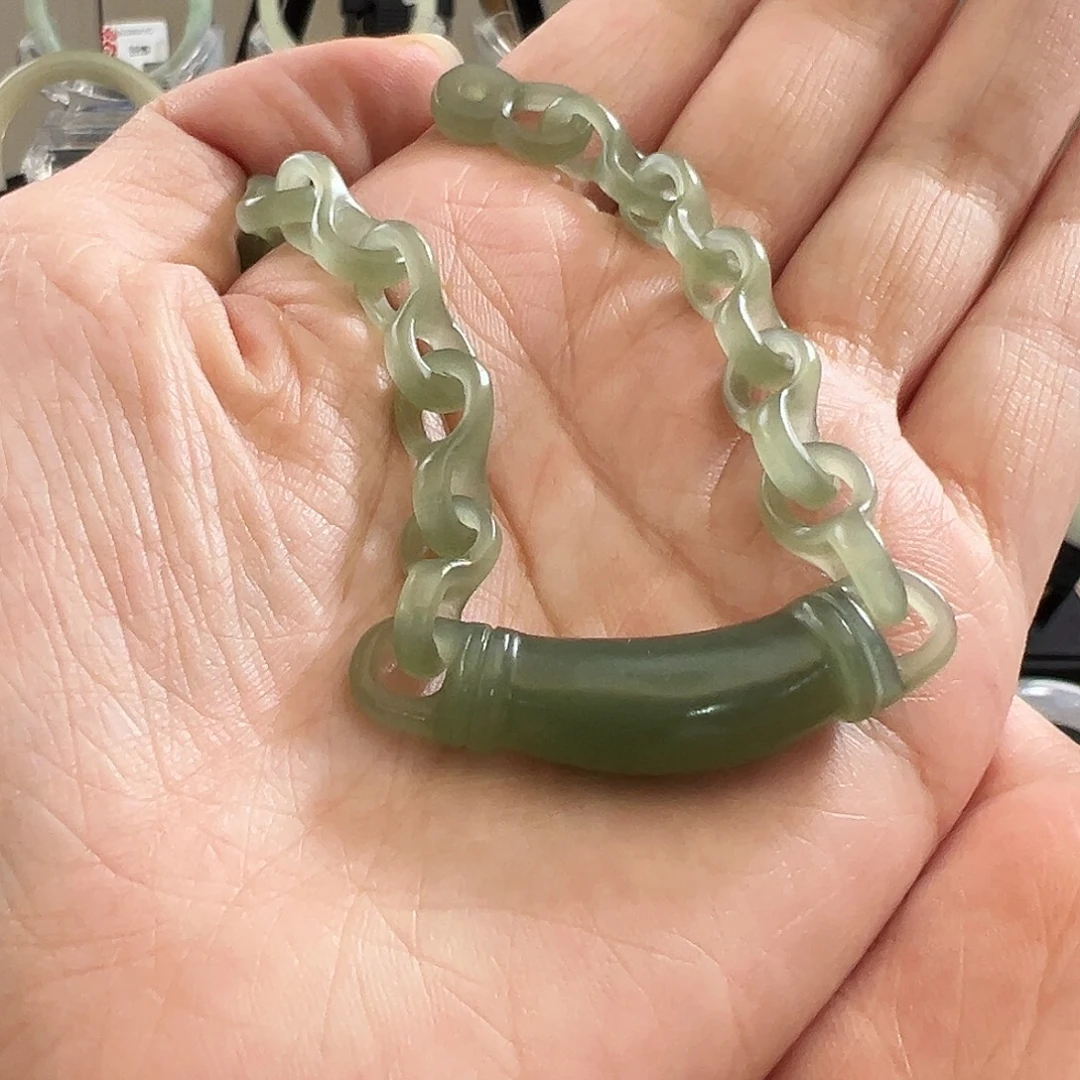 和田玉未镶嵌手镯