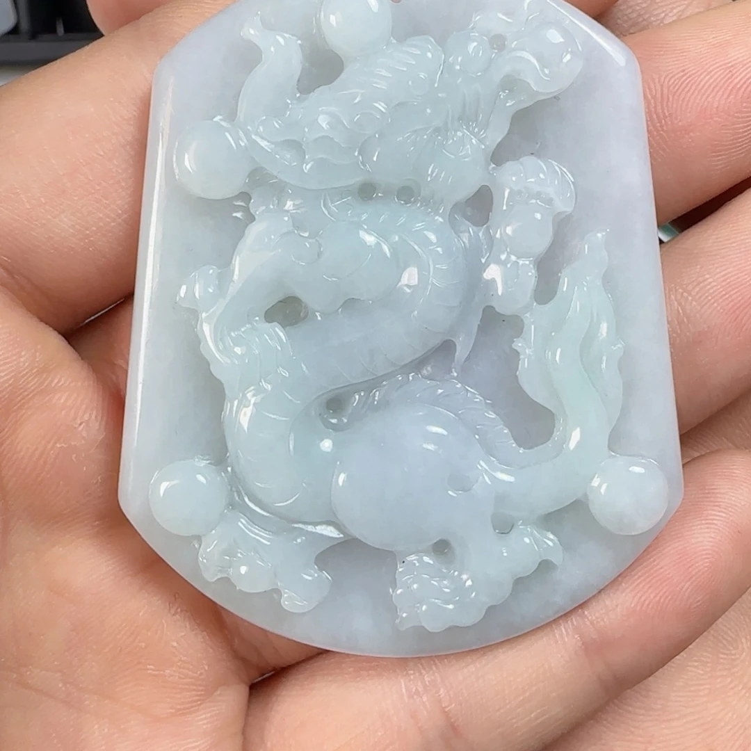翡翠未镶嵌颈饰龙牌