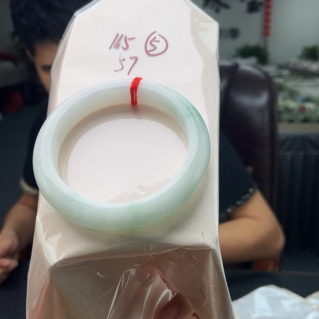 翡翠手镯未镶嵌拍一发一