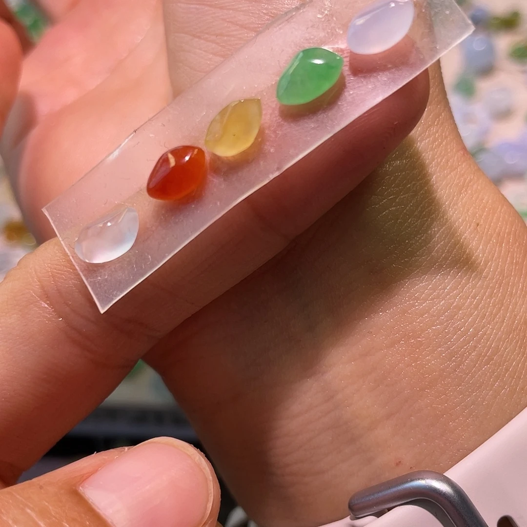 定制翡翠未镶嵌五彩原石