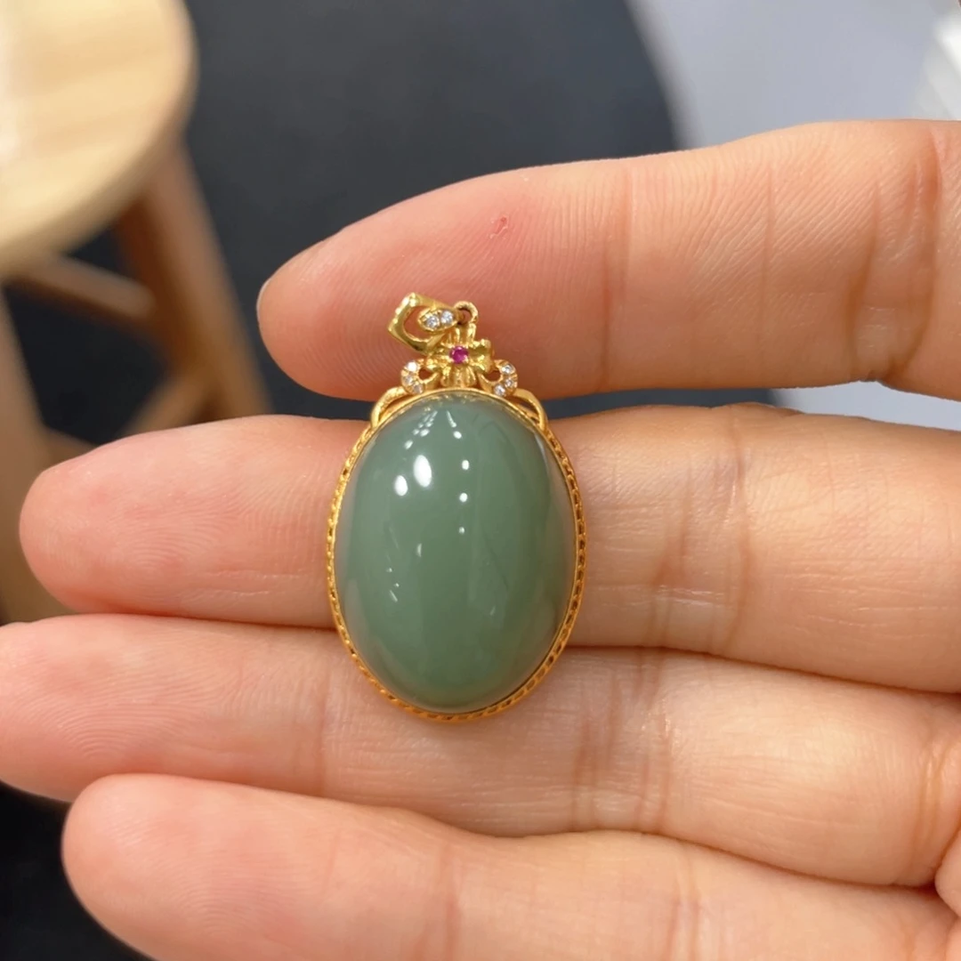 和田玉18K金镶嵌颈饰