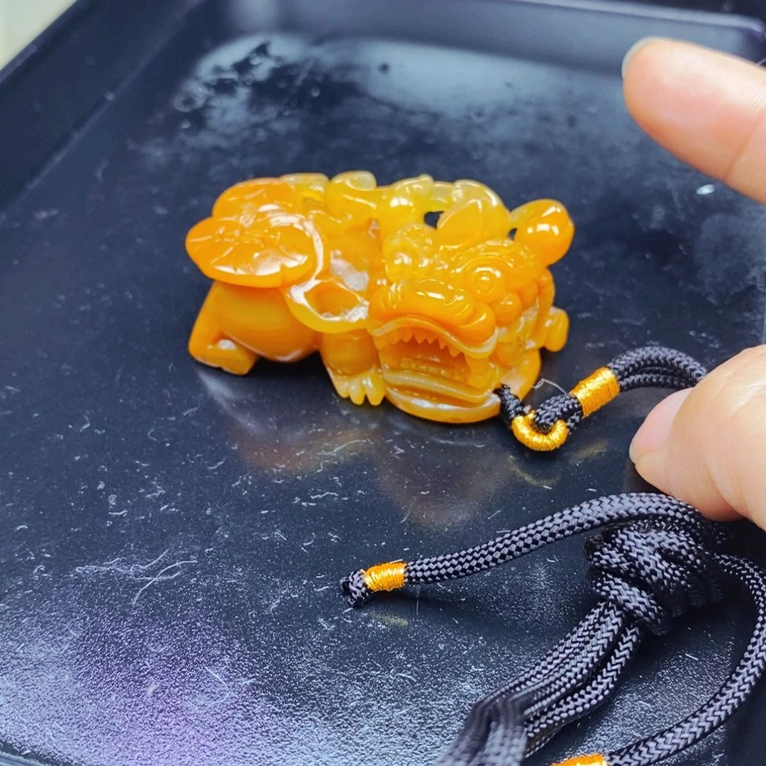 石英质玉（黄龙玉）未镶嵌颈饰