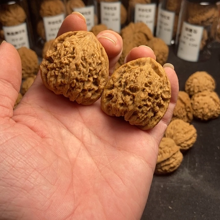 吊坠文玩核桃南疆石凹底