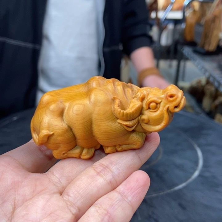 柏木（崖柏）手把件牛