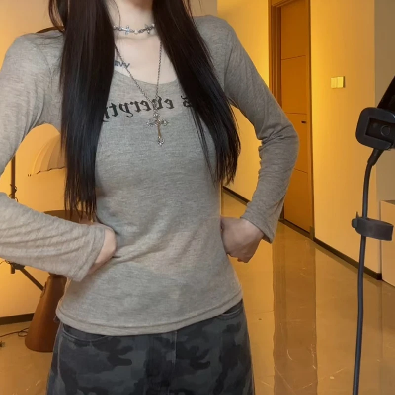 心动循环长袖字母爱心印花T恤女百搭透气收腰辣妹显瘦正肩上衣潮