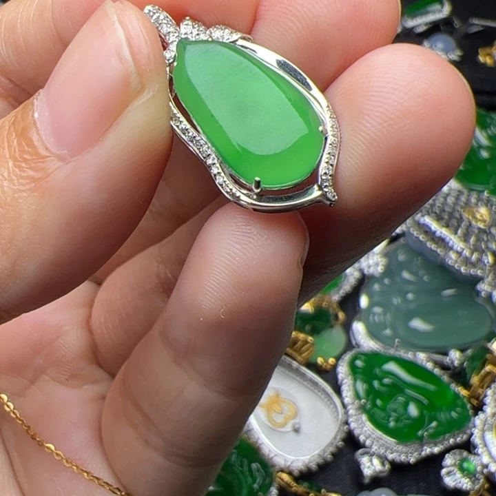 散****翡翠18K金镶嵌吊坠(不含链)