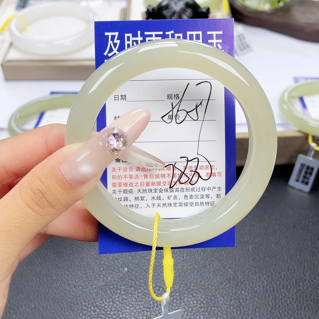 和田玉未镶嵌手镯