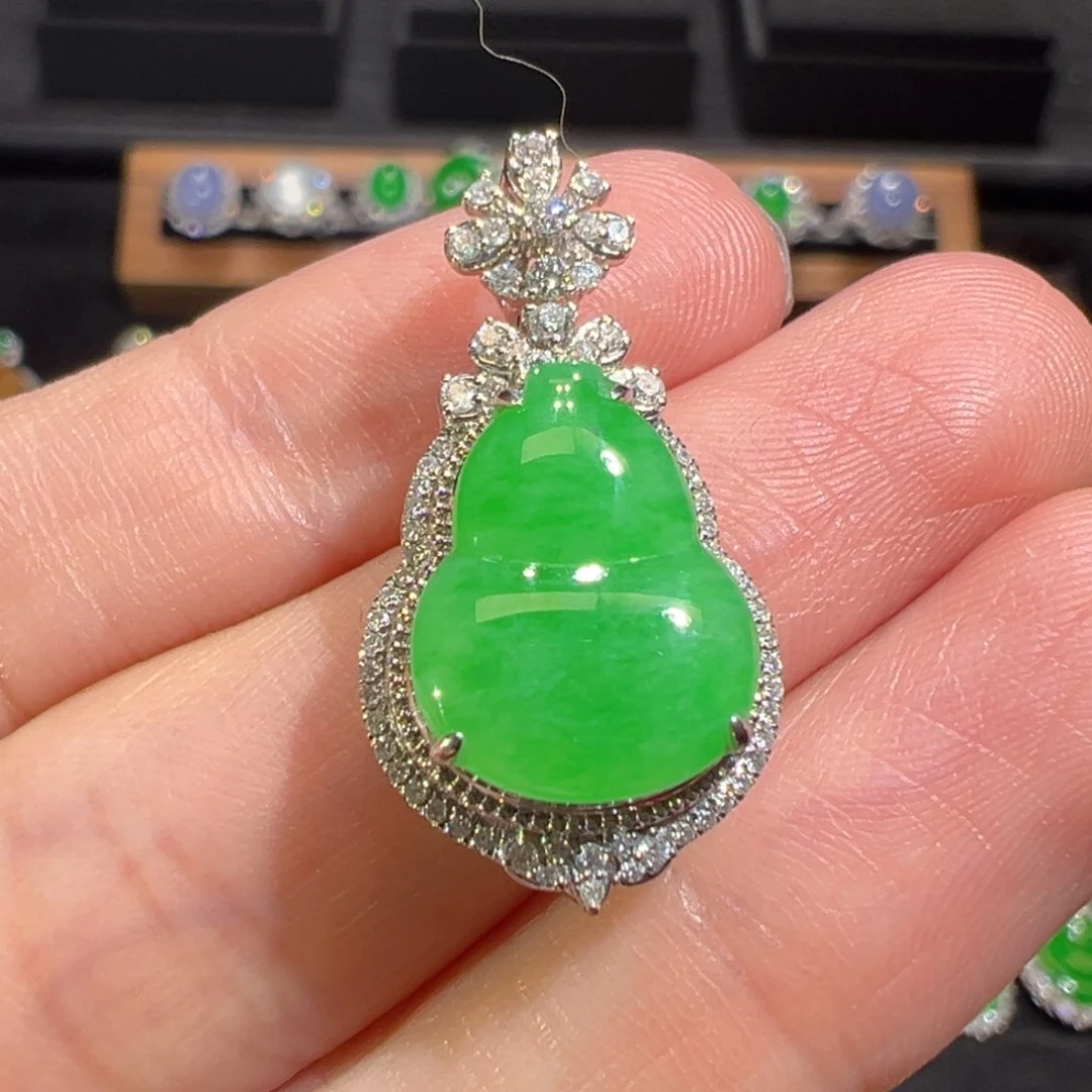 翡翠18K金镶嵌颈饰收到货48小时鉴赏期