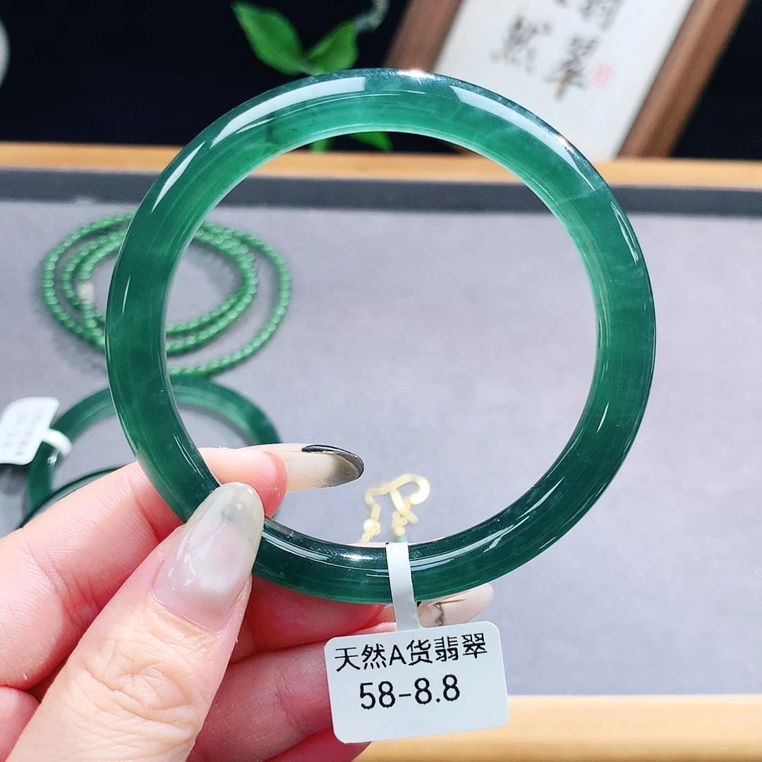 翡翠手镯（圆镯）未镶嵌