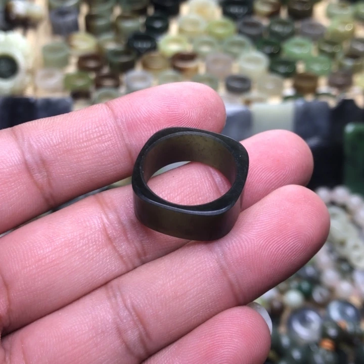 百***乐和田玉未镶嵌颈饰