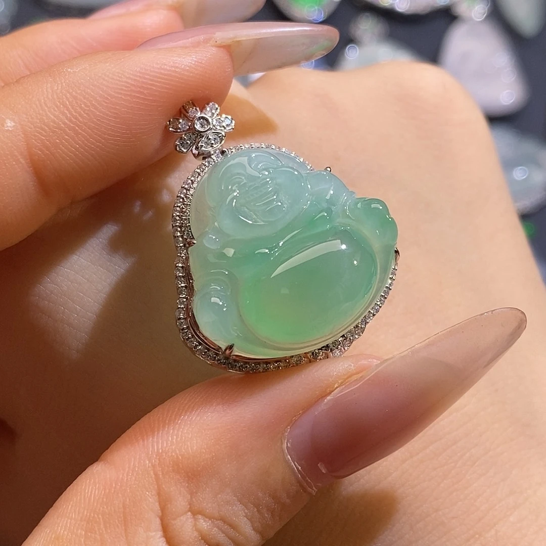 翡翠未镶嵌颈饰佛