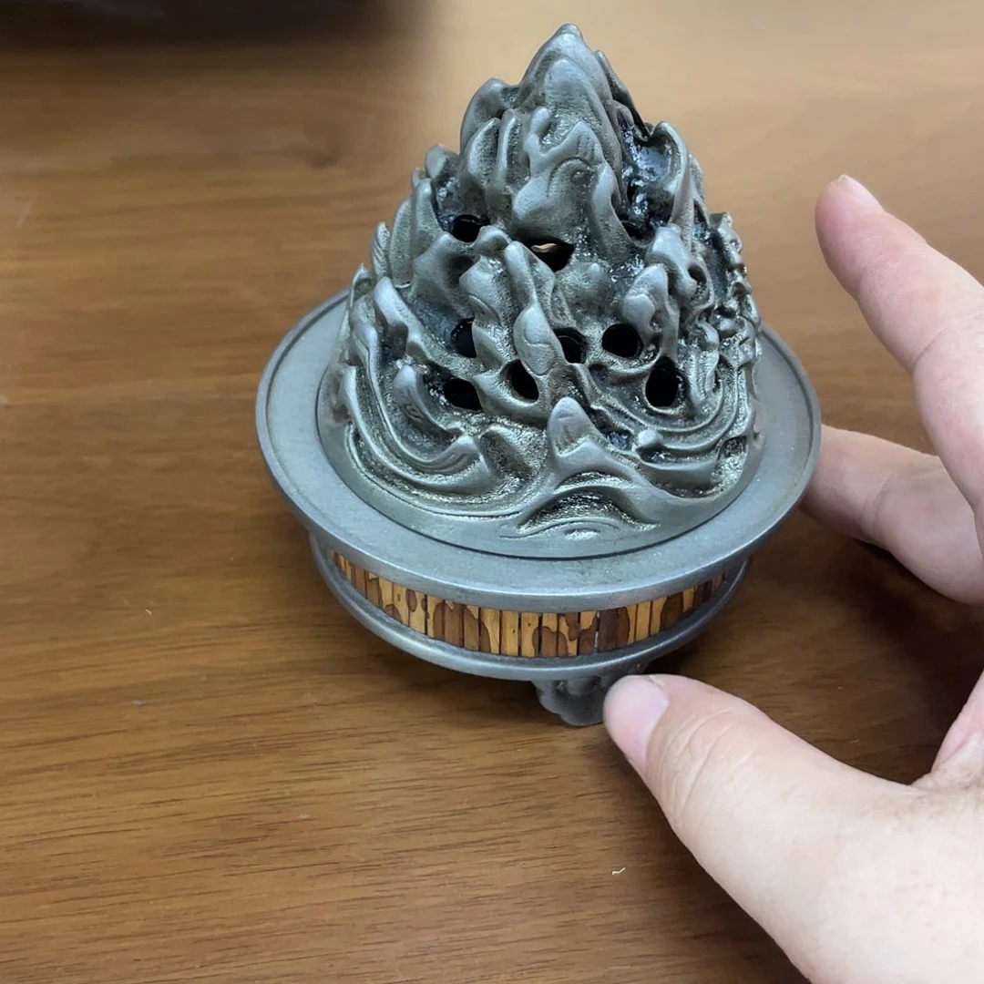 搪瓷杯子里还有好多东西