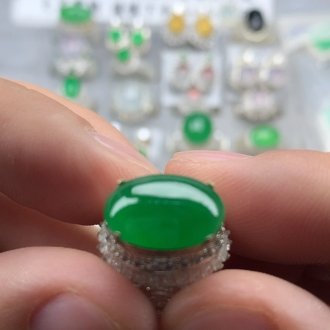 定制翡翠未镶嵌阳绿