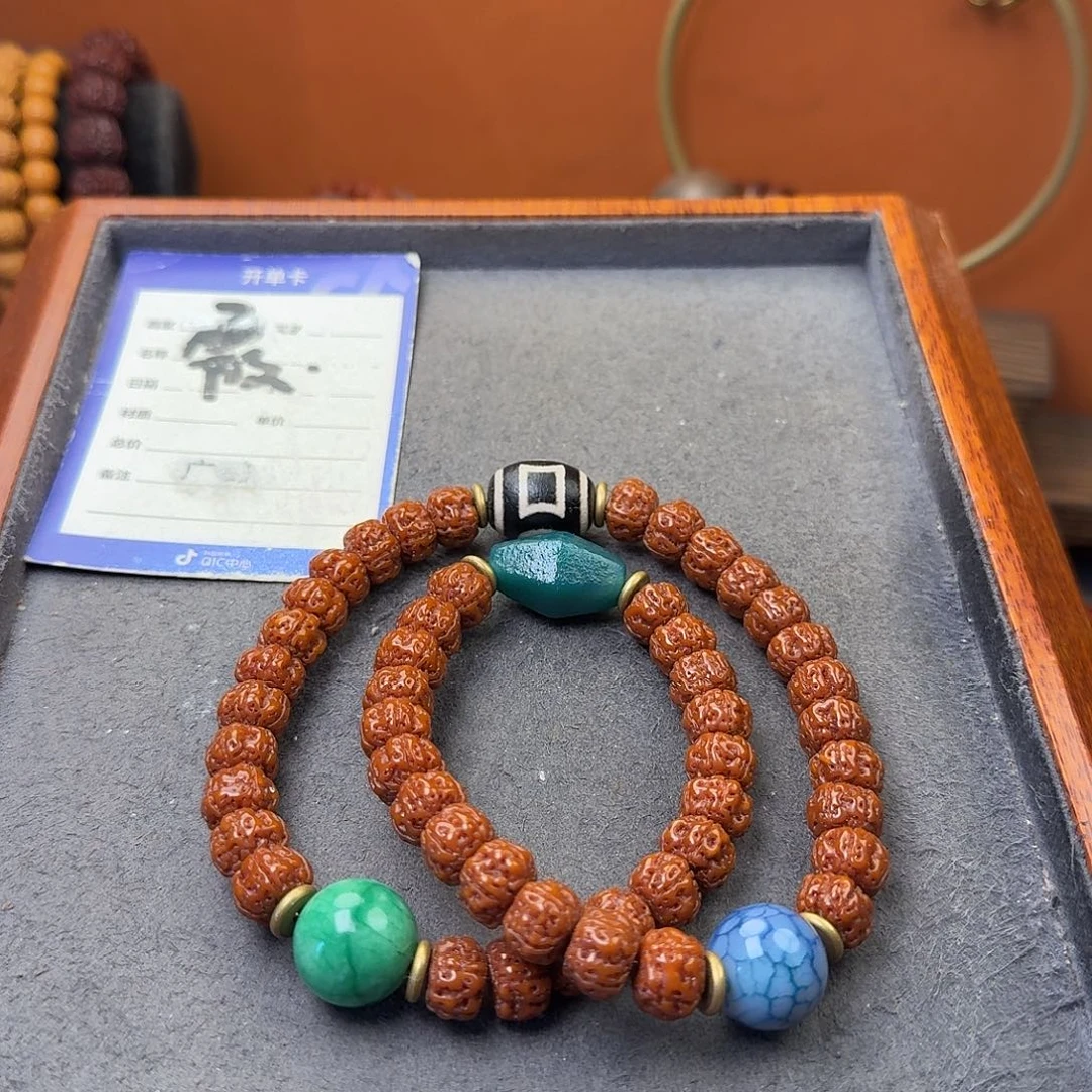 金刚菩提吊坠手持