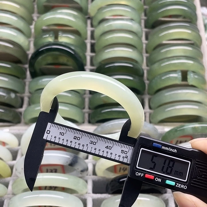 蛇纹石玉未镶嵌手镯136