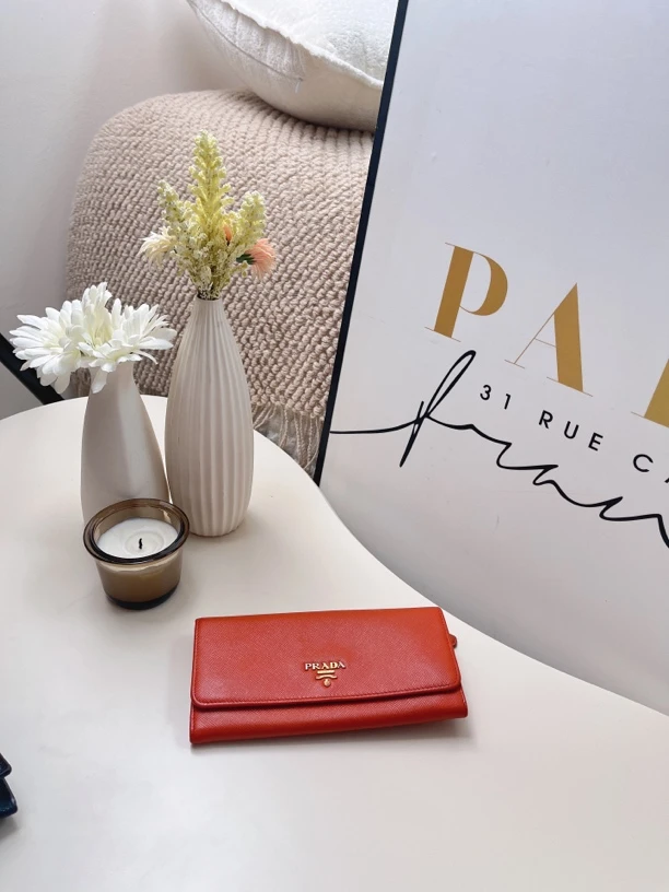 95新 Prada/普拉达 95新橙色十字纹钱包