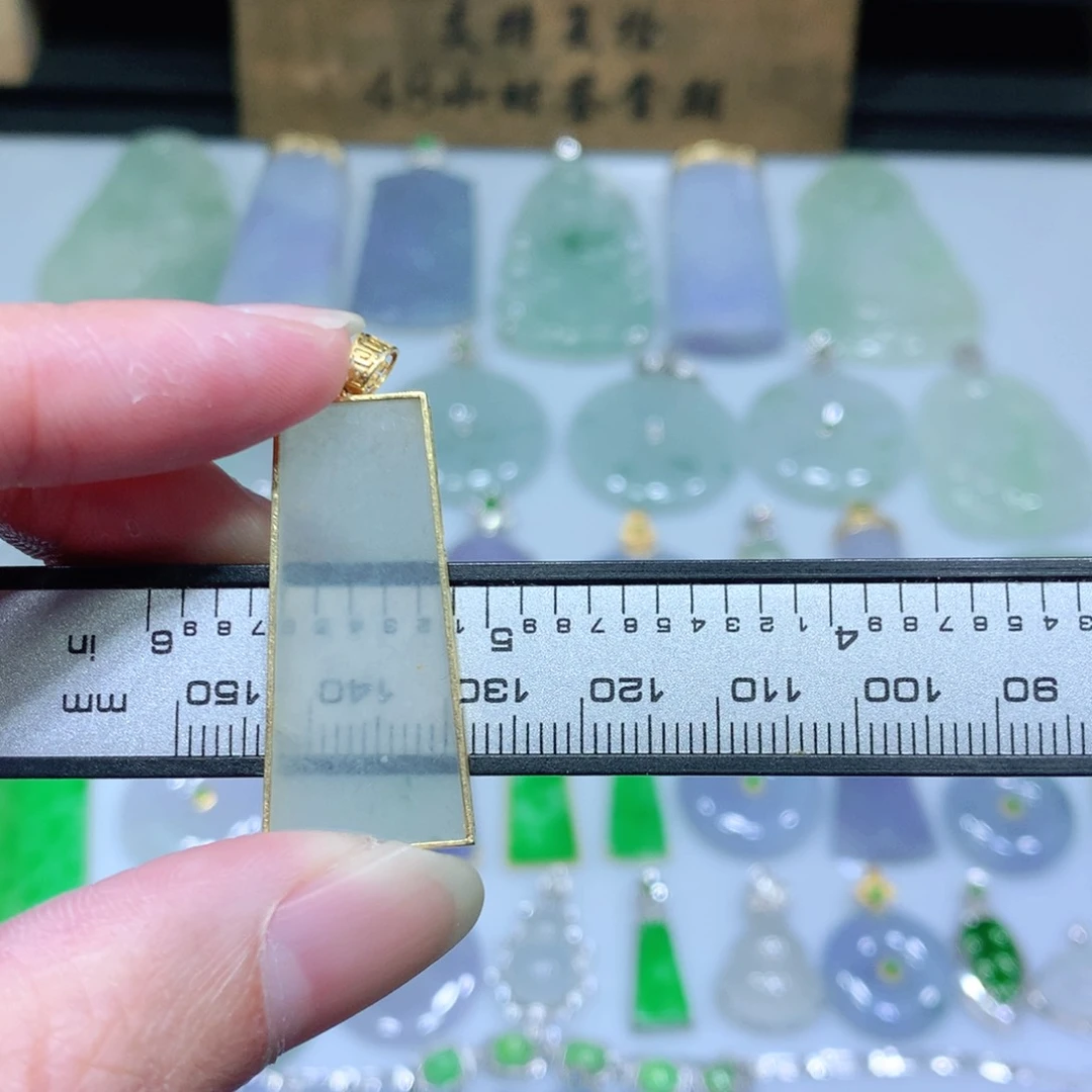 翡翠吊坠(不含链)18K金镶嵌