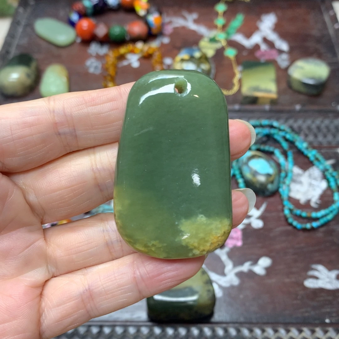 岫岩河磨玉（透闪石质玉）未镶嵌颈饰