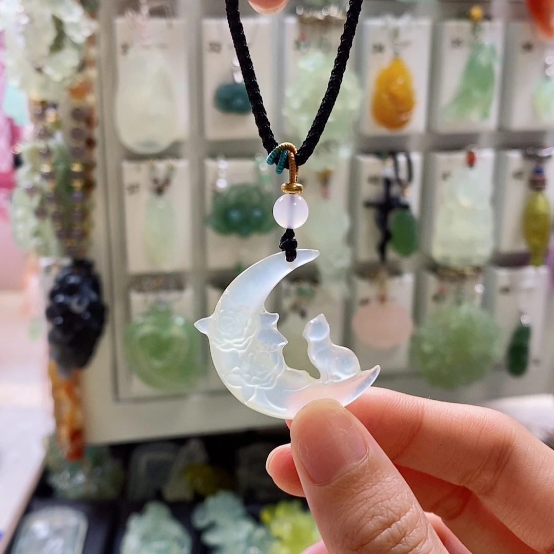 蛇纹石玉未镶嵌颈饰