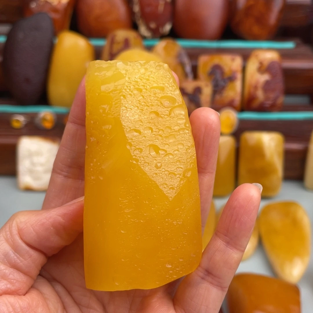 G***i定制琥珀未镶嵌蜜蜡原石打磨