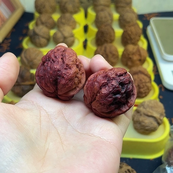 文玩核桃把件9、七彩小帝王38