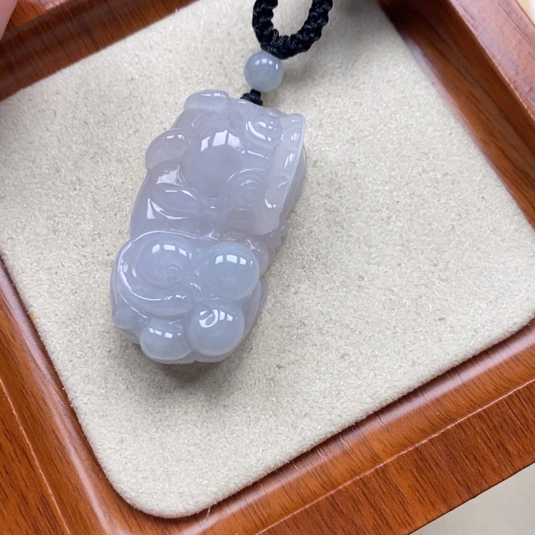 翡翠未镶嵌颈饰霸王