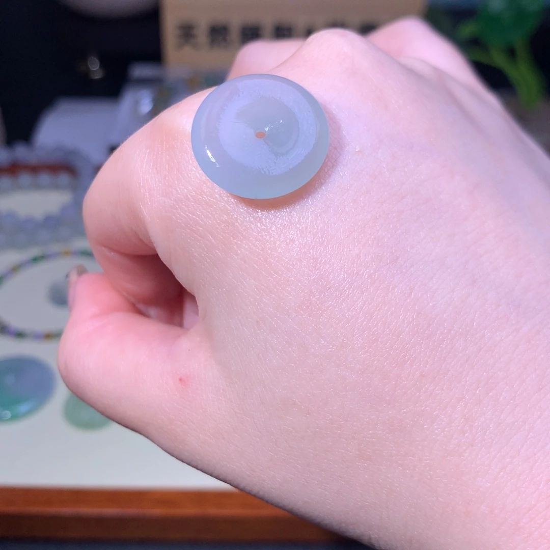 颈饰未镶嵌翡翠平安扣