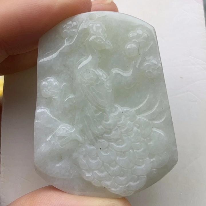 翡翠未镶嵌颈饰凤凰